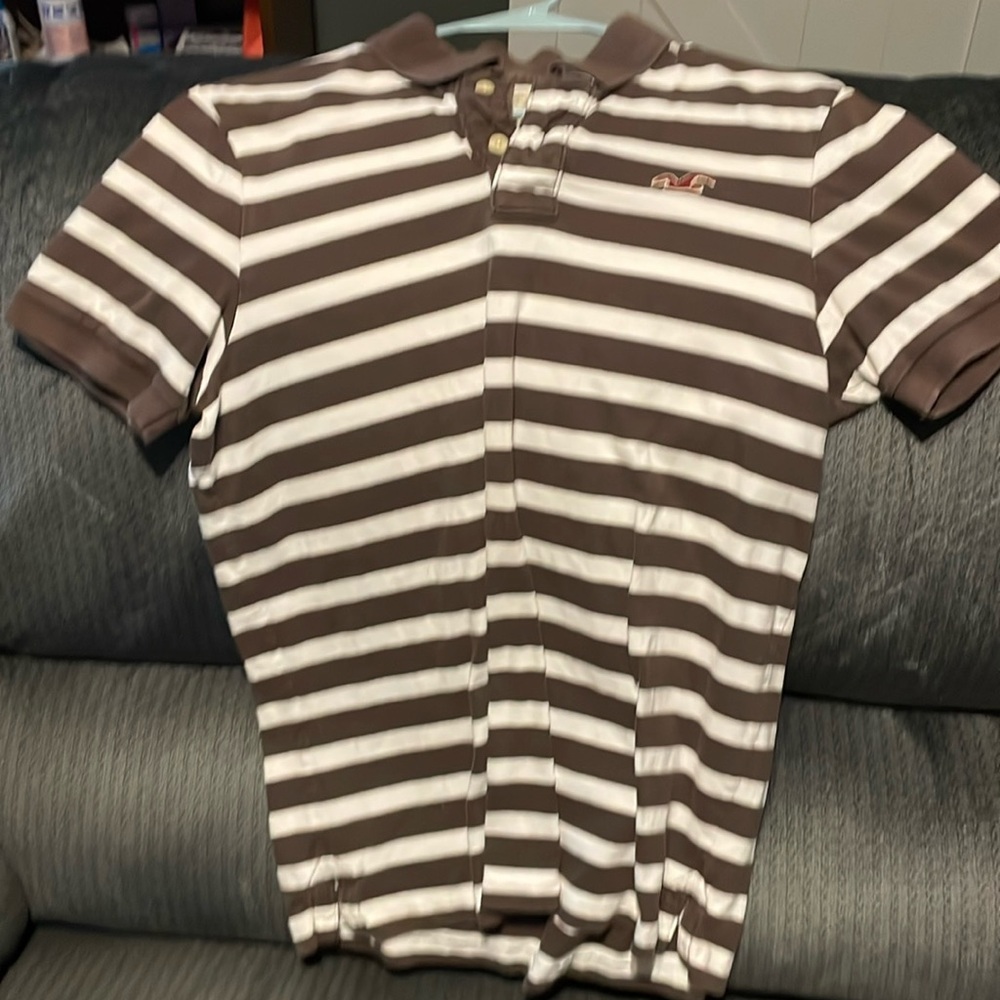 2 Men’s polos group set selling together